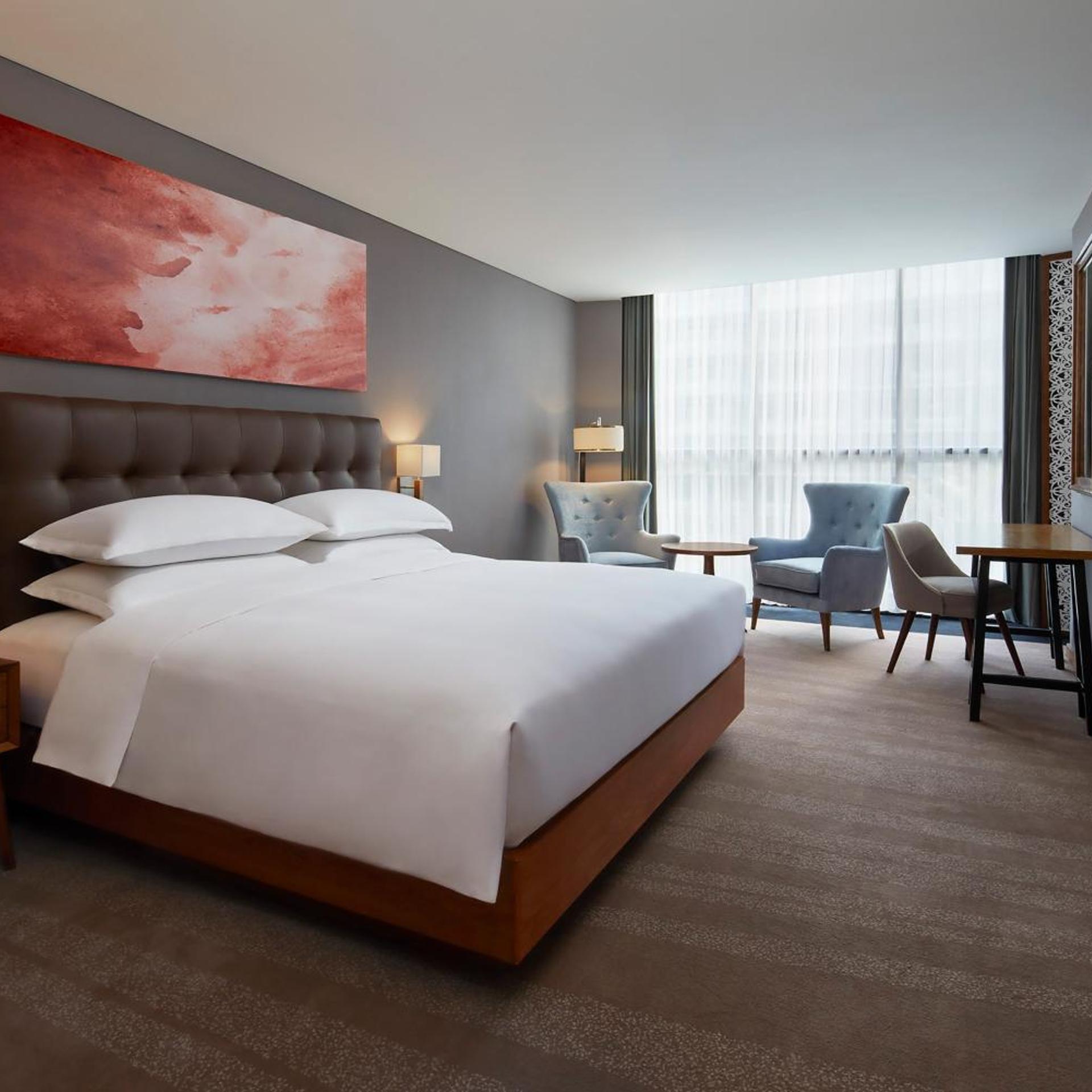 Premium, Deluxe, King Bed, Pool View, Corner