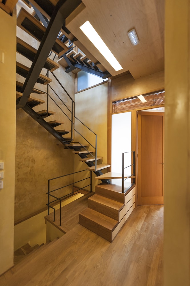 Dorotheou House 13/27