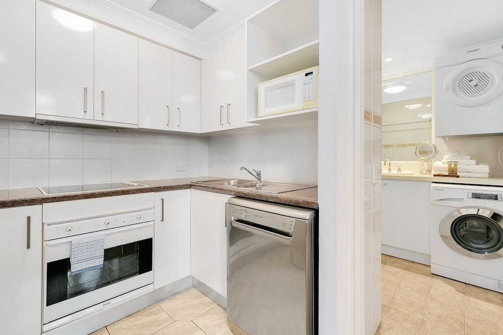 The Manor Apartment Hotel 22/56