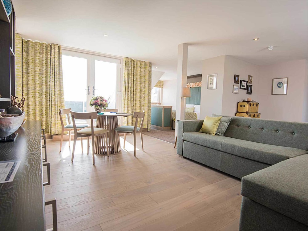 The Waterside Hotel 27/46
