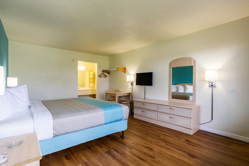 Motel6 Spring Hill, FL - Weeki Wachee 30/64