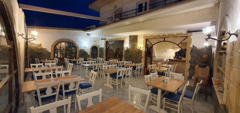 Erato Hotel 55/68
