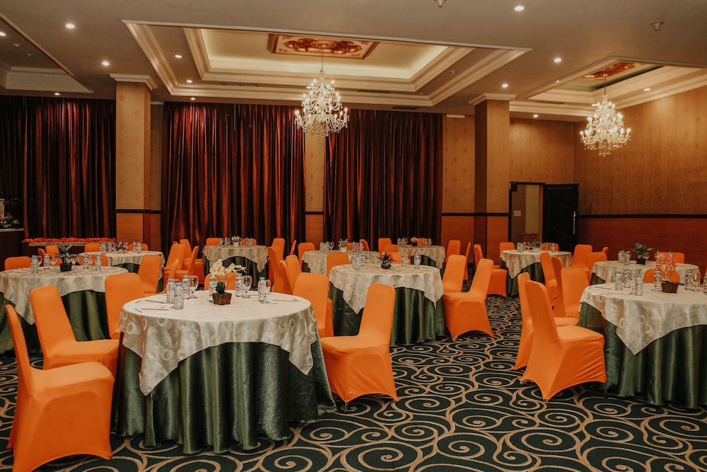 Grand Q Hotel Gorontalo 32/46