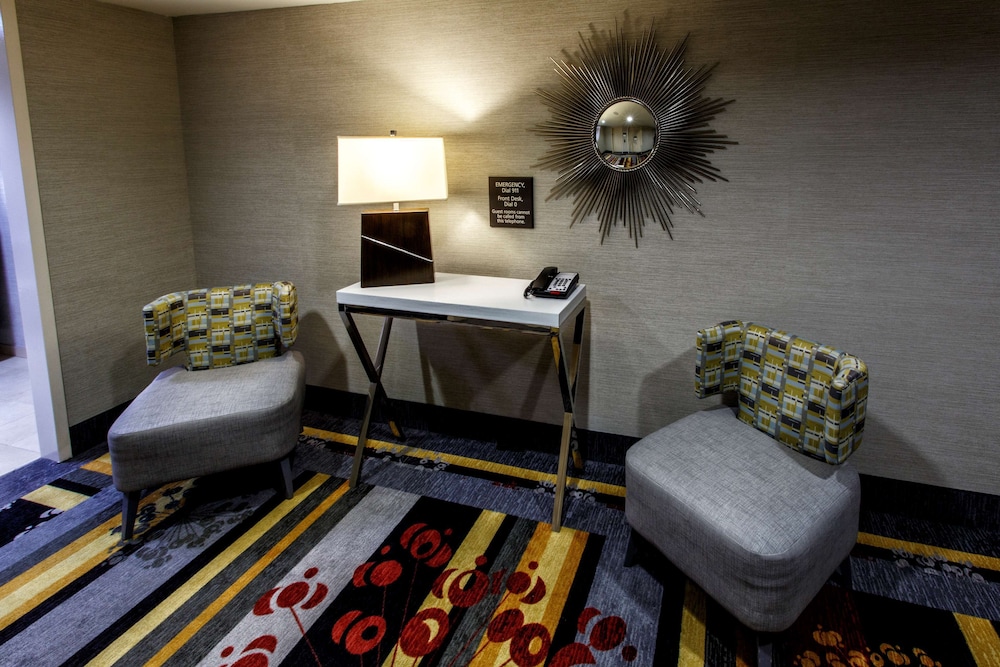 Hampton Inn And Suites Staten Island 25/41