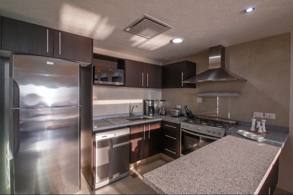 Grand Venetian Condominium 38/50