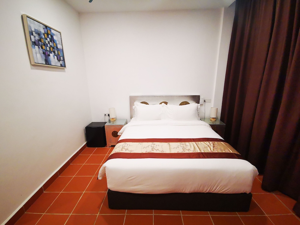 DELUXE, QUEEN BED