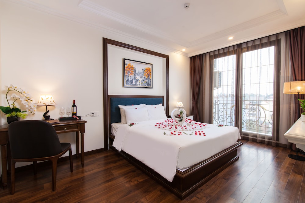 GRAND, SUITE, BALCONY