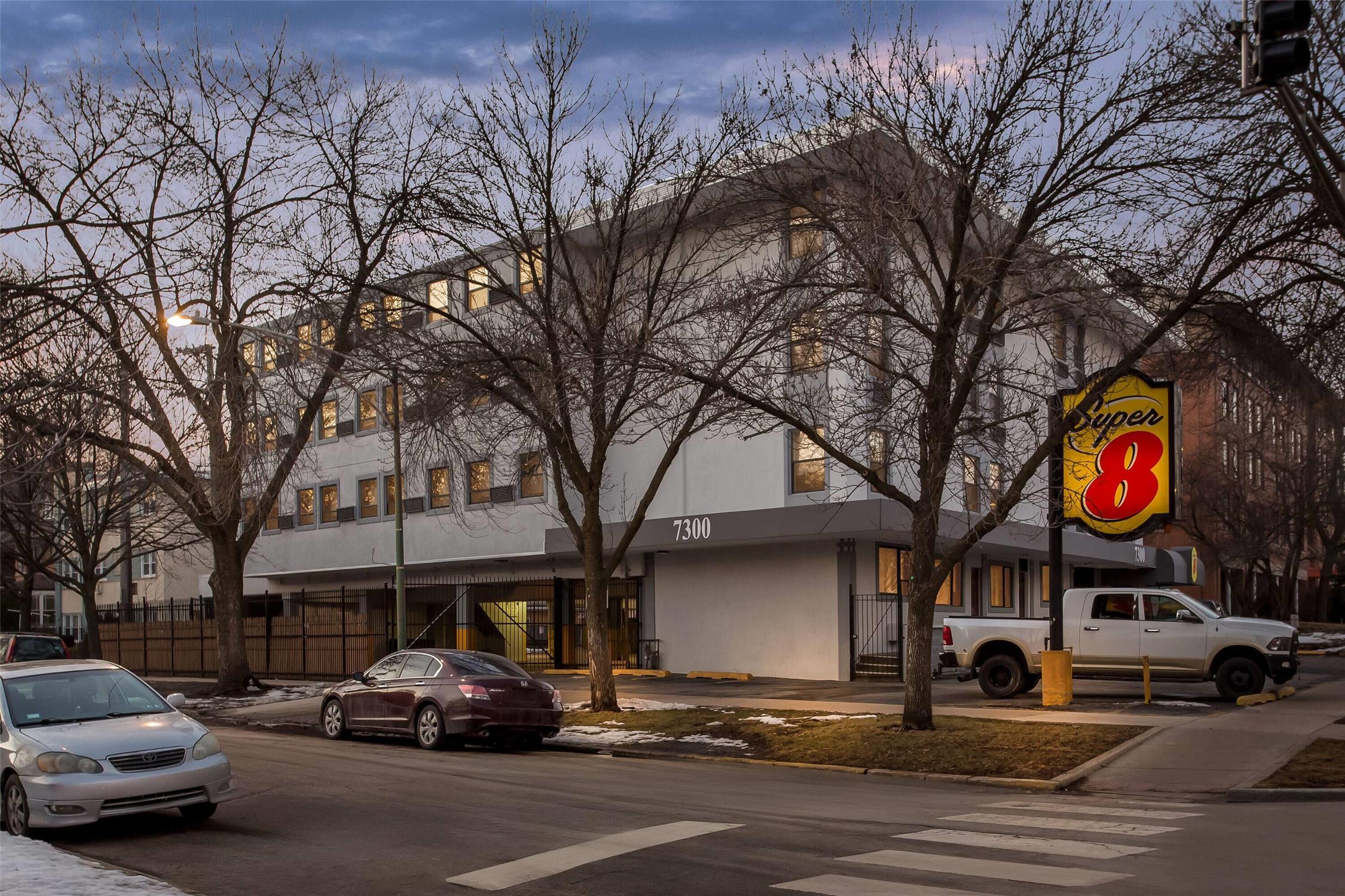 Super 8 By Wyndham Chicago IL 18/25