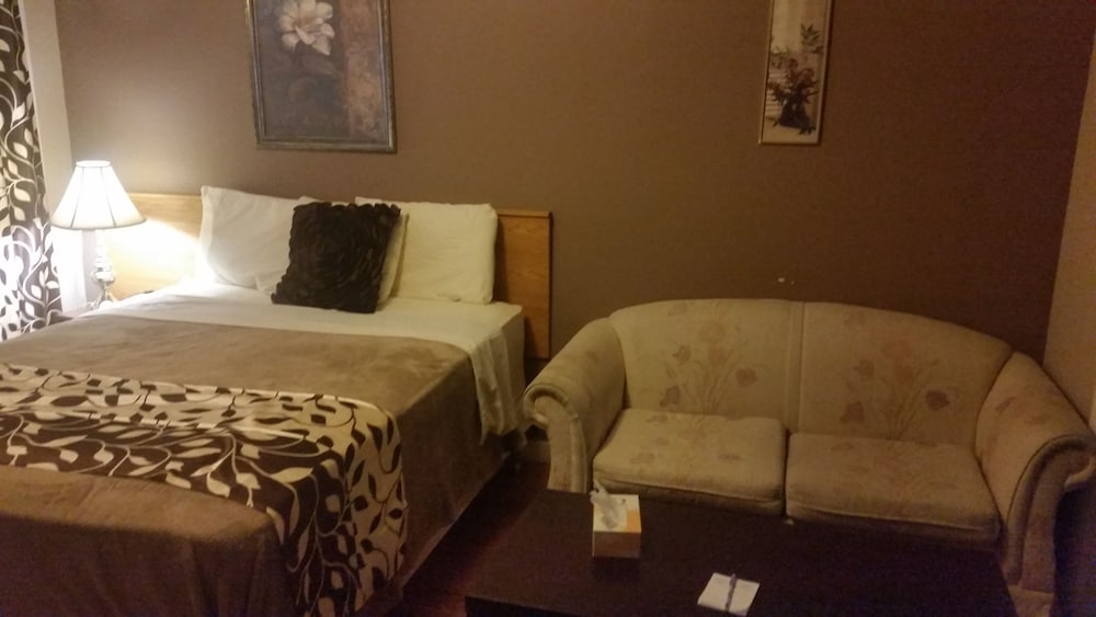 Parkway Motel & European Lodges 31/64
