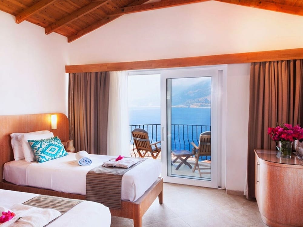 STANDARD, TWIN BEDS, SEA VIEW