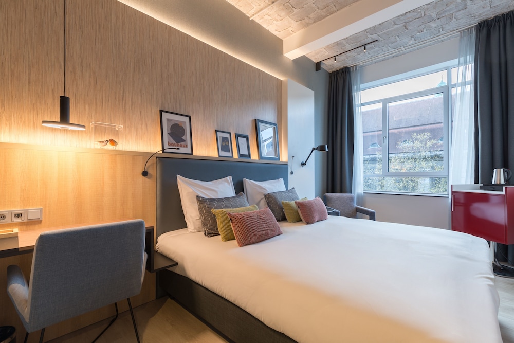 STANDARD, DOUBLE BED