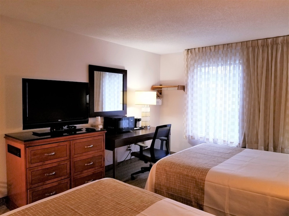 Travelodge By Wyndham Fort Wayne North 24/38