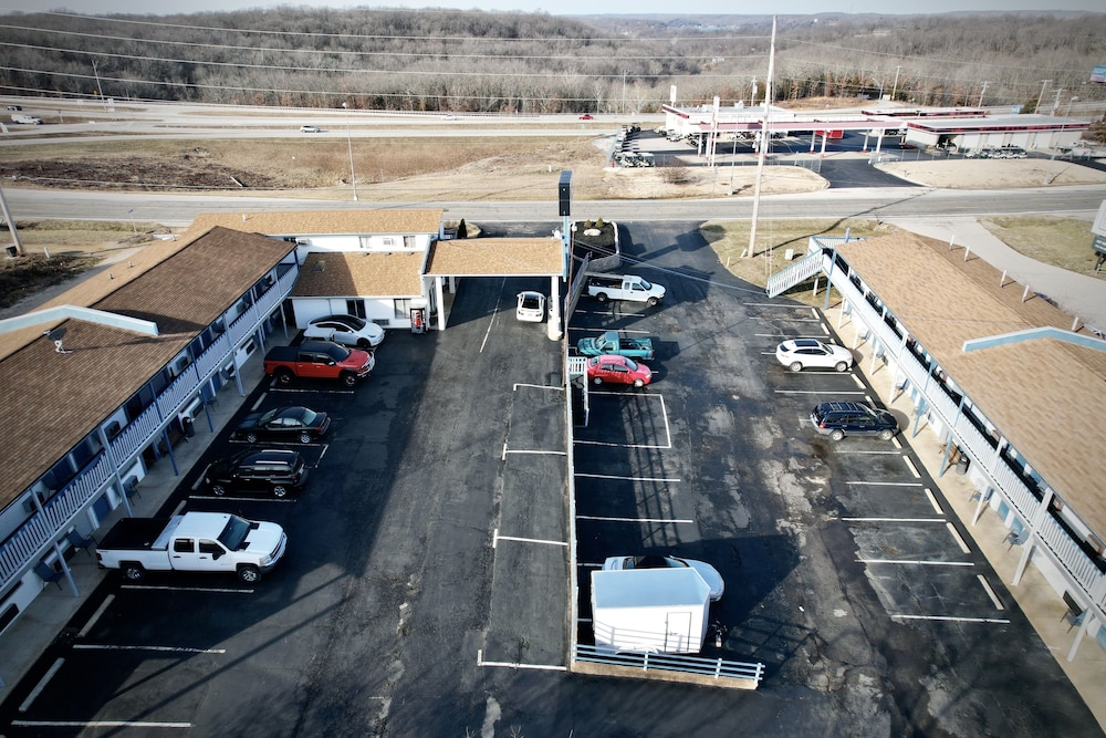 Ozark Inn & Suites 22/27