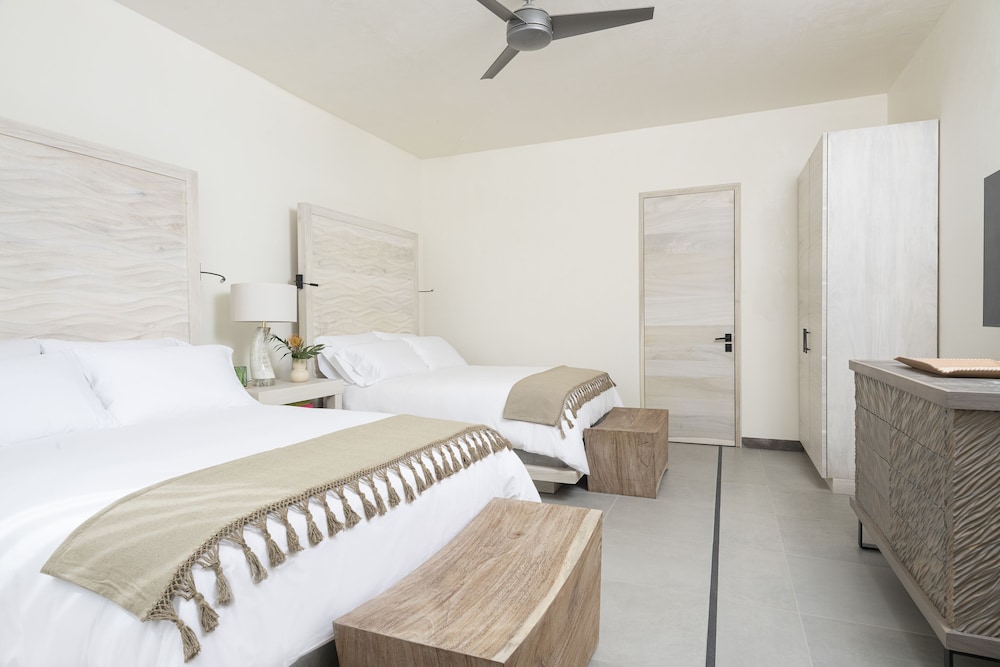 3 Bedrooms, Residence, 5 Queen Beds, Ocean Front, Cliff Side, with Pool
