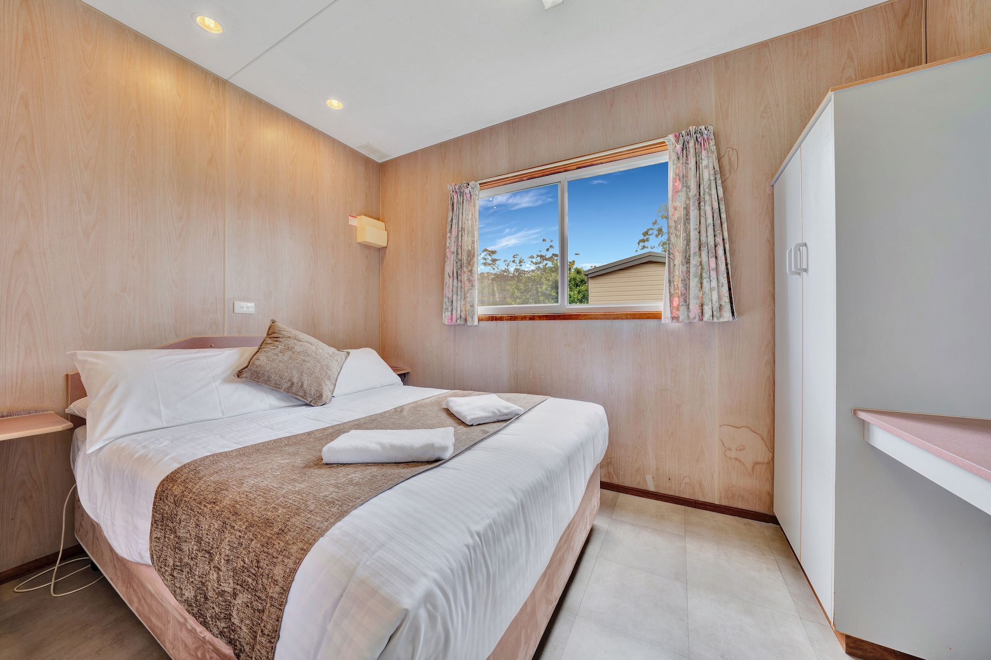 كابينة بسرير مزدوج وسرير بطابقين بغرفتي نوم، Eden Beachfront Holiday Park 4/10