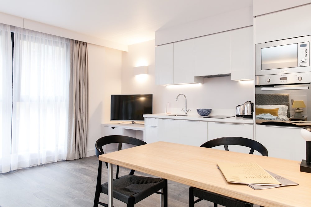 Rockwell East Aparthotel 41/49