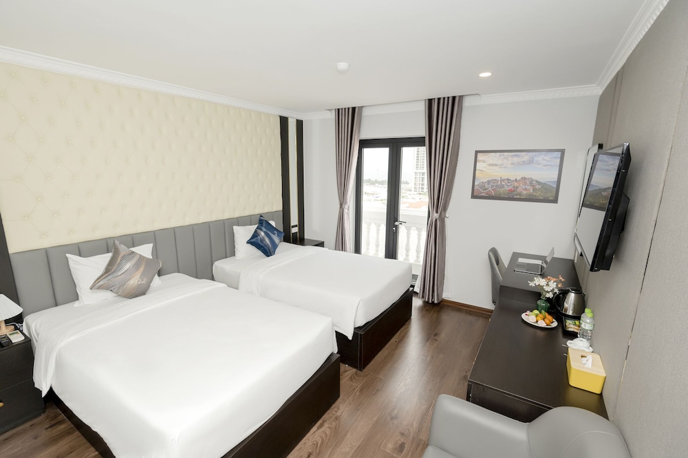Monaco Hotel 23/49