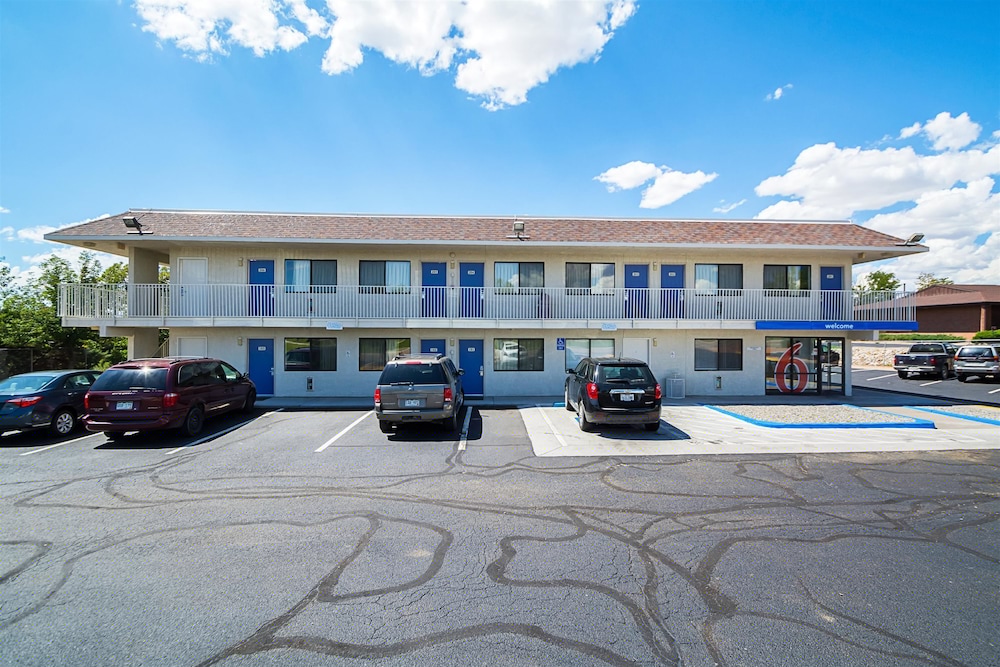 Motel6 Pueblo, CO - I-25 9/52
