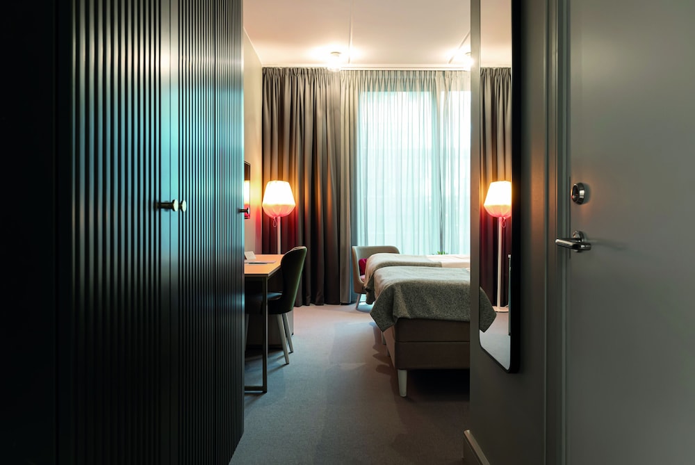 Elite Hotel Academia 64/65