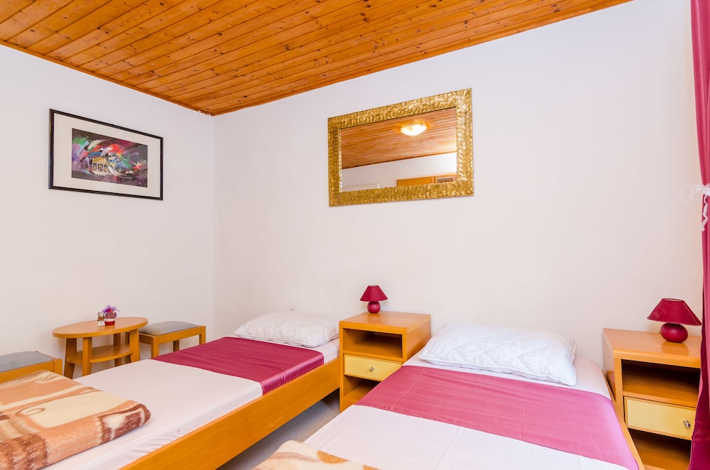 Rooms Jozomare 7/17