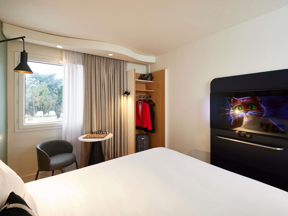 Ibis Caen Centre 12/72