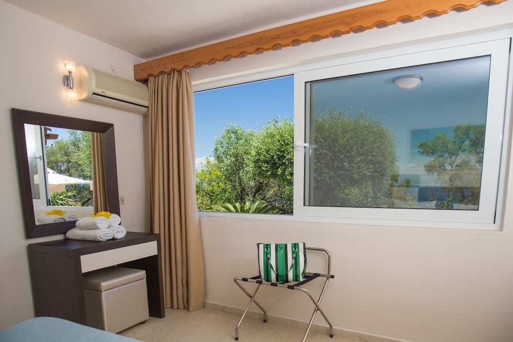 Brentanos Apartments - View Of Paradise 50/50