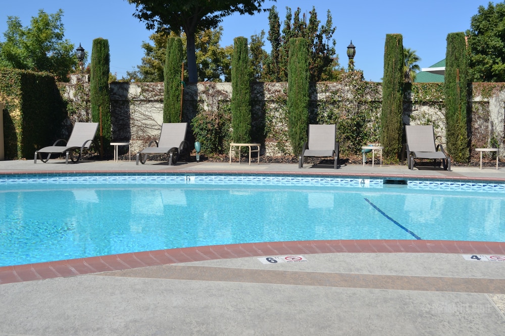 Days Inn & Suites by Wyndham Lodi 31/36