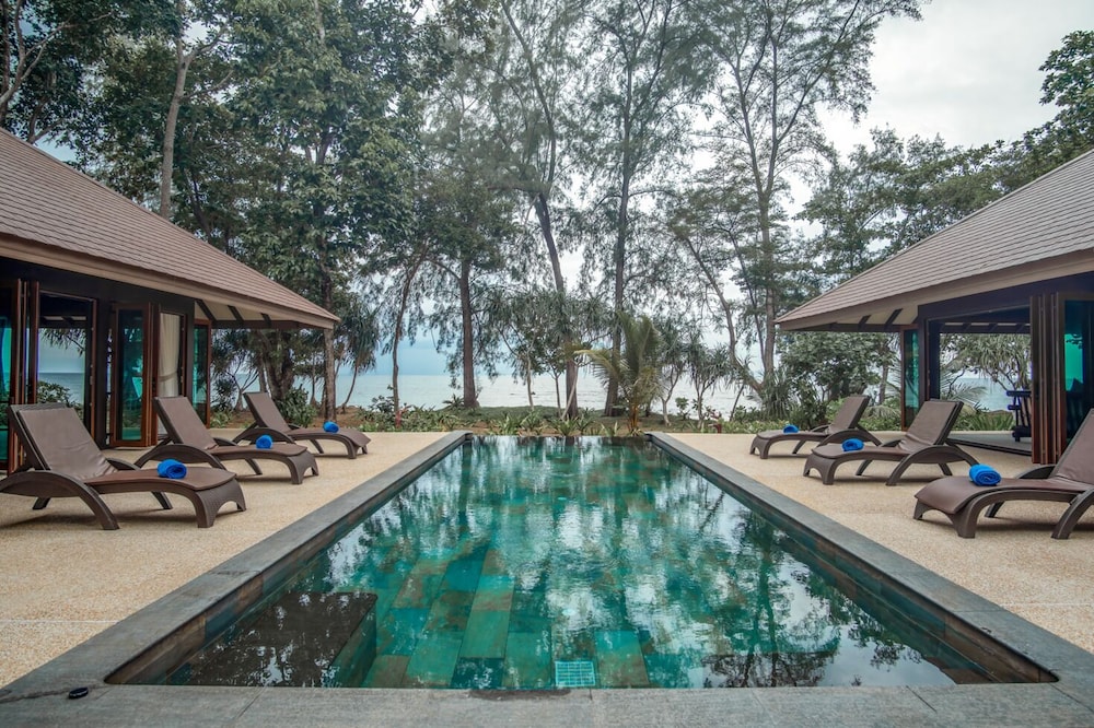 Koh Jum Beach Villas 43/76