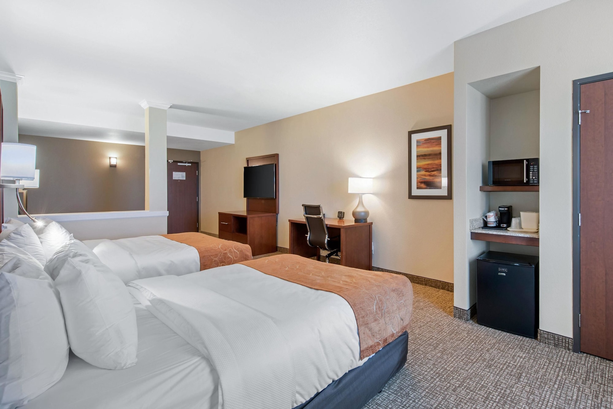 SUITE, MULTIPLE BEDS