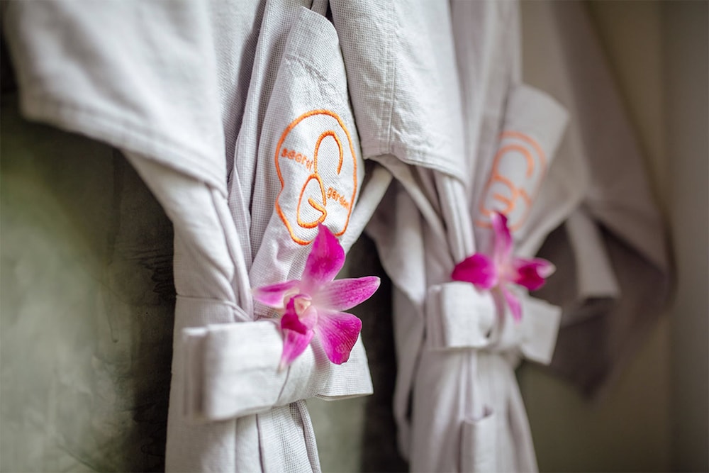 Secret Garden Beach Resort 35/70