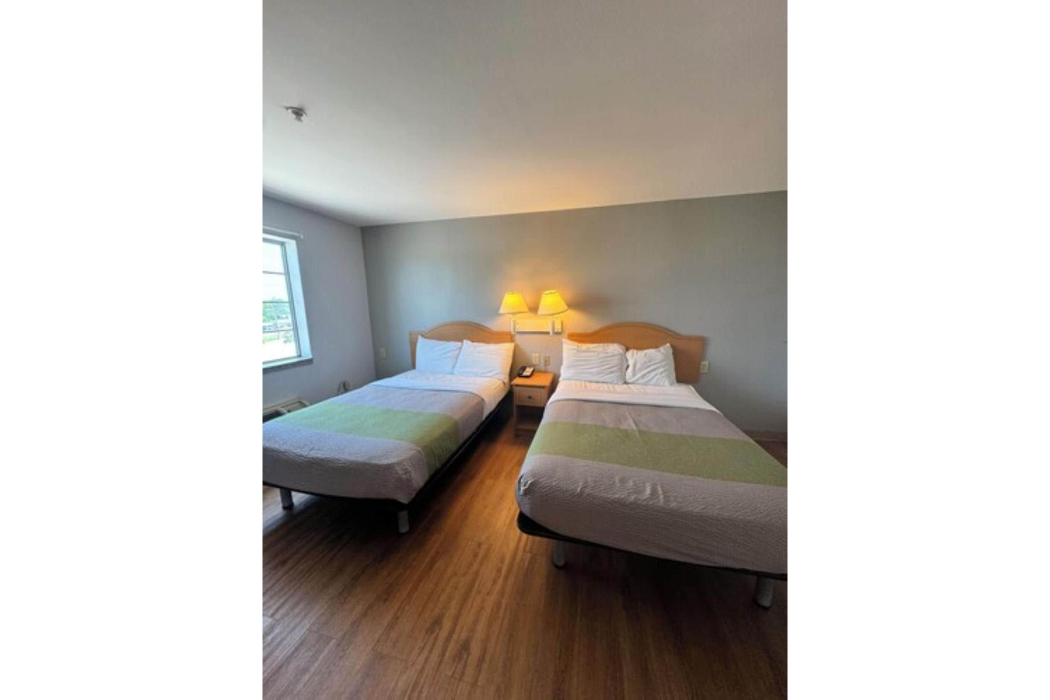 Oyo Townhouse Sulphur,LA Extended Stay I-10 11/27