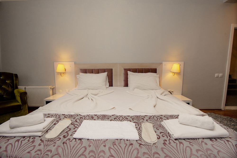Srf Hotel 12/29