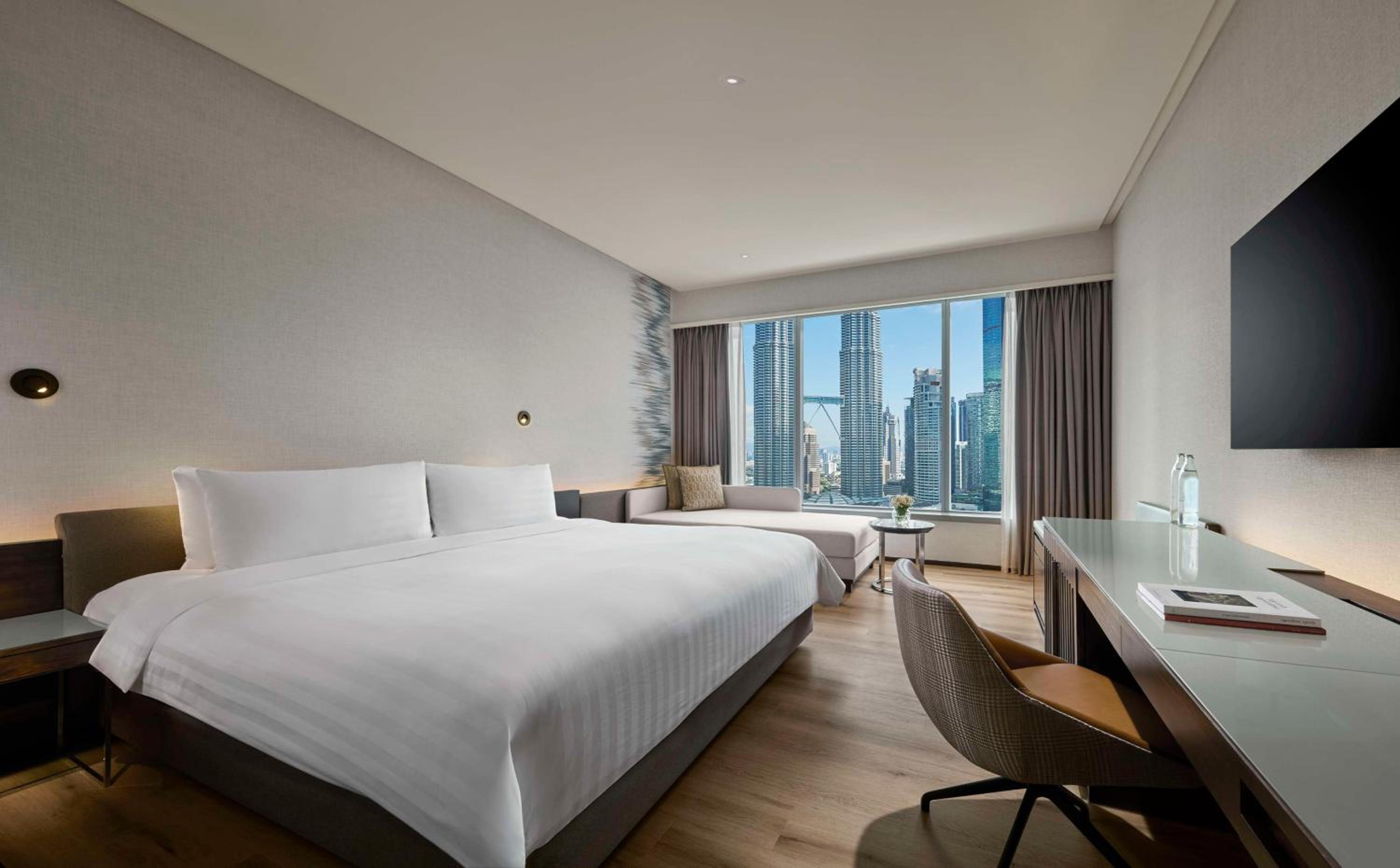 Renovated, Deluxe, King Bed, Twin Towers View