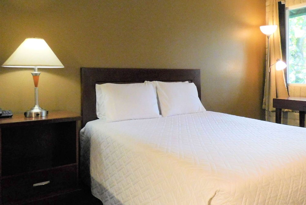 Travelodge by Wyndham Canyonville 30/45
