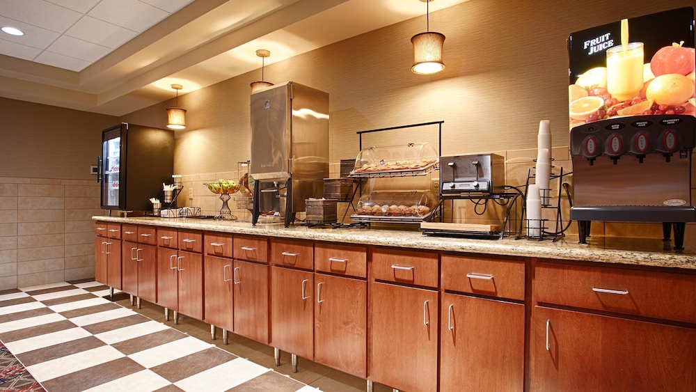 Best Western Plus Willmar 10/58