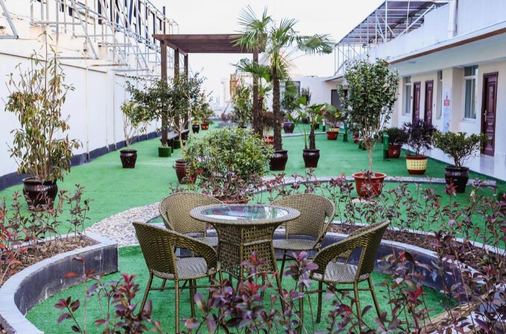 Echarm Hotel (Jingjiang Zhongzhou Road, Fanggu Street) 40/42