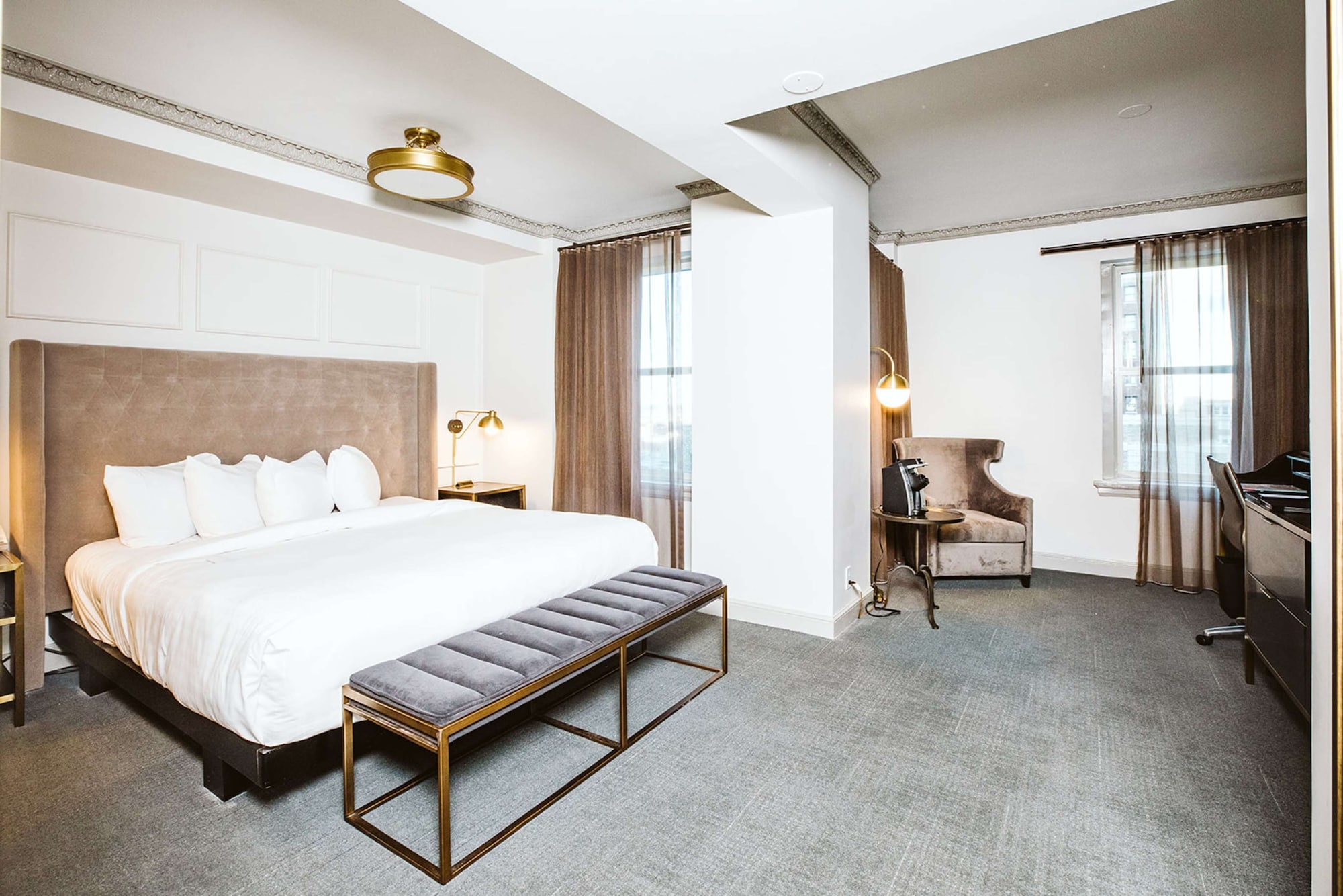 ROOM, KING BED