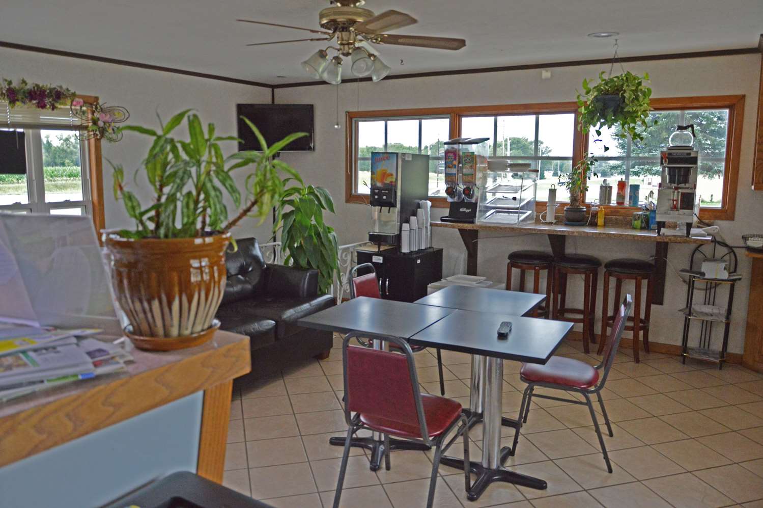 Americas Best Value Inn Suburban Motel 10/14