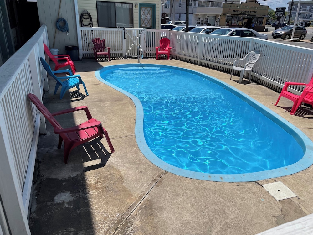 Sea Palace Motel 82/94
