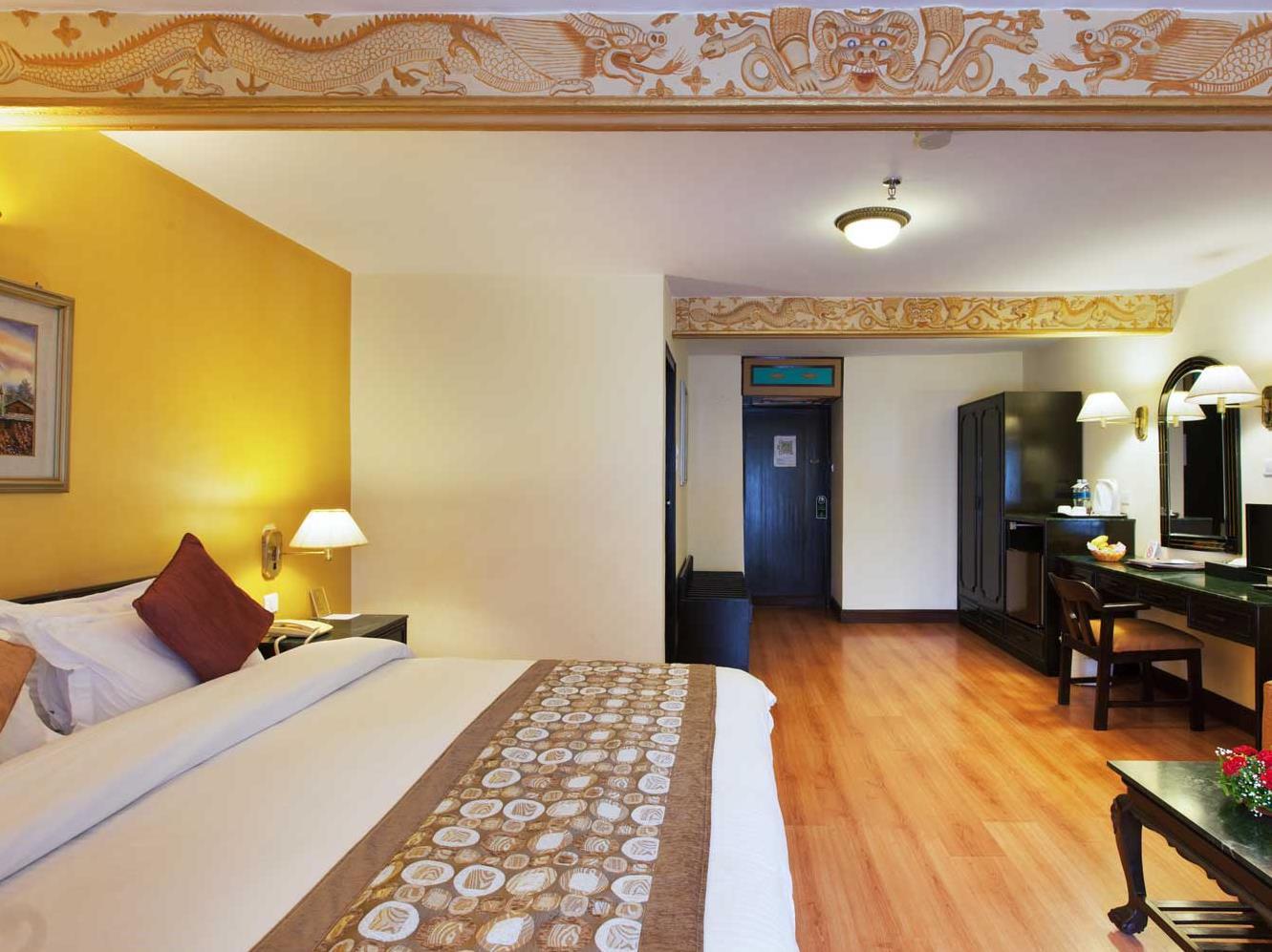 Guest Room, Deluxe, King Bed