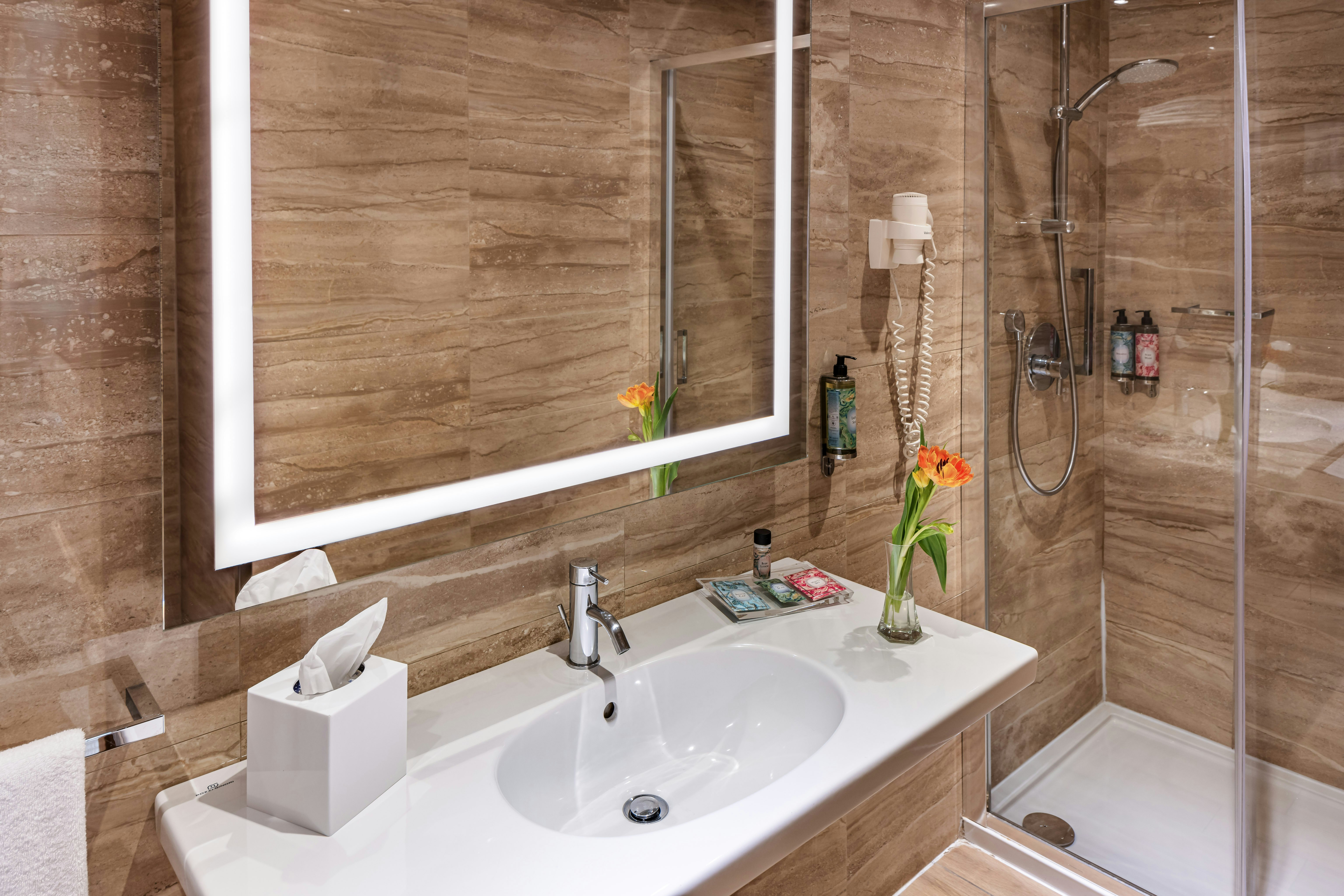 غرفة متصلة، Starhotels Terminus 4/4