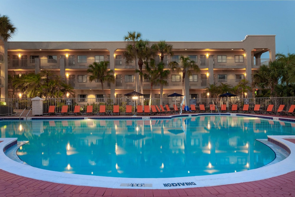 La Quinta Inn Suites By Wyndham Ft Myers Sanibel Gateway 7/58