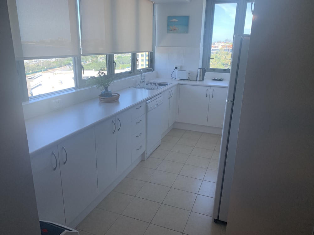 Beachfront Towers 4/80