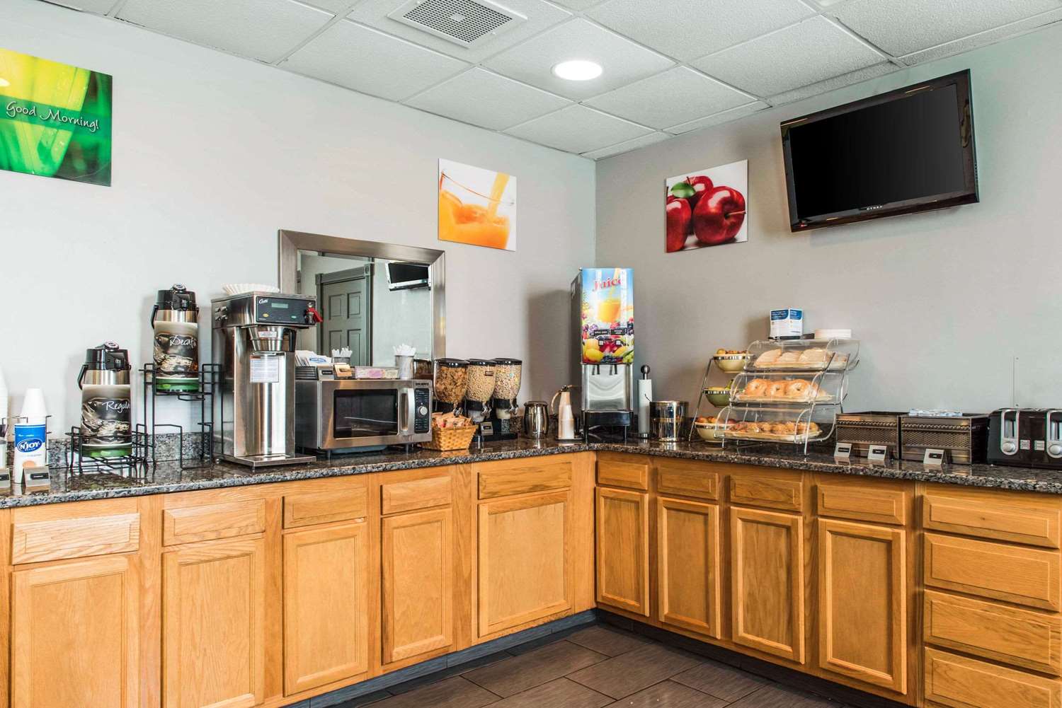 Quality Inn Austintown-Youngstown West 5/35