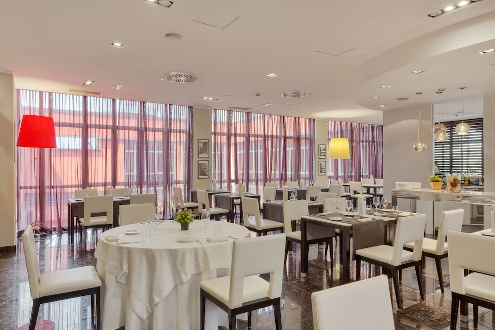 Italiana Hotels Milan Rho Fair 34/49