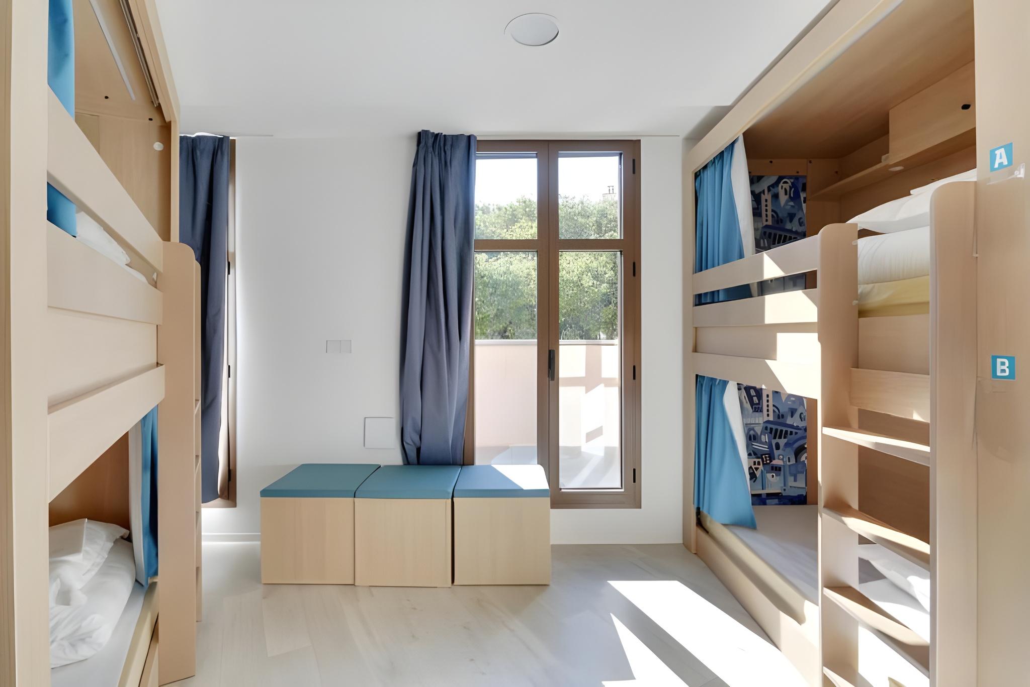 Female Dorm, Female Only, 4 People, Shared Bathroom