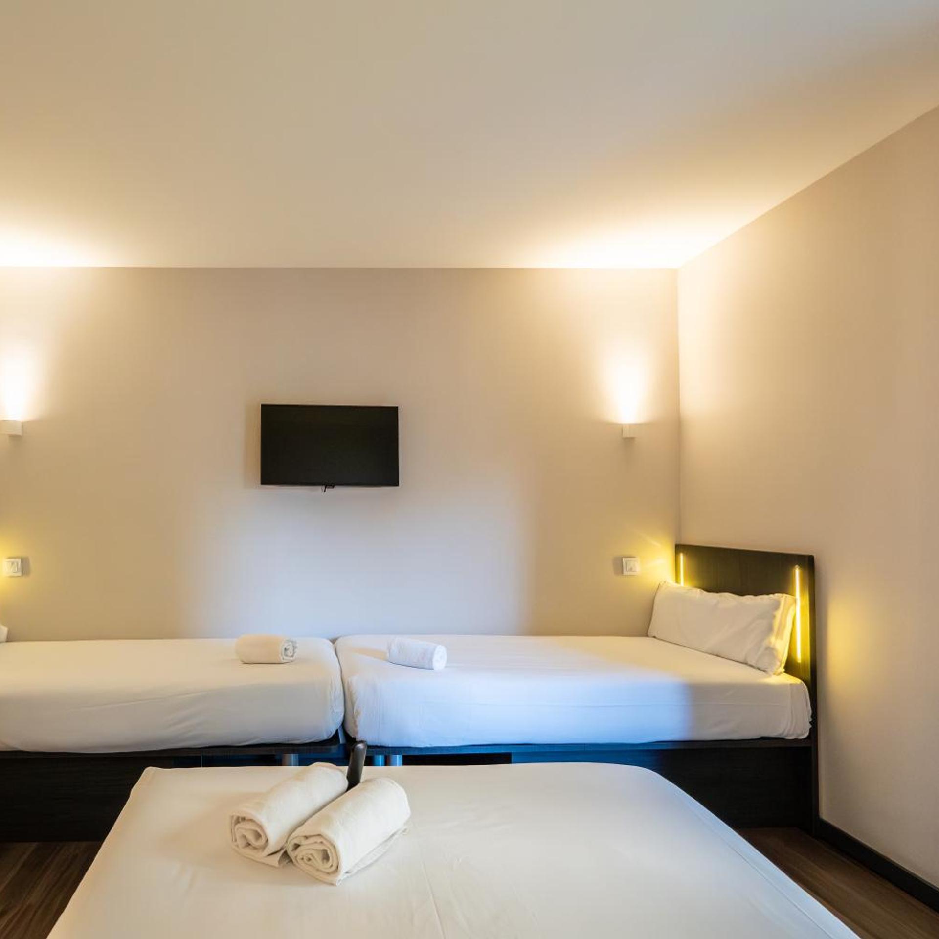 غرفة عائلية بسرير مزدوج، easyHotel Barcelona Fira 7/10
