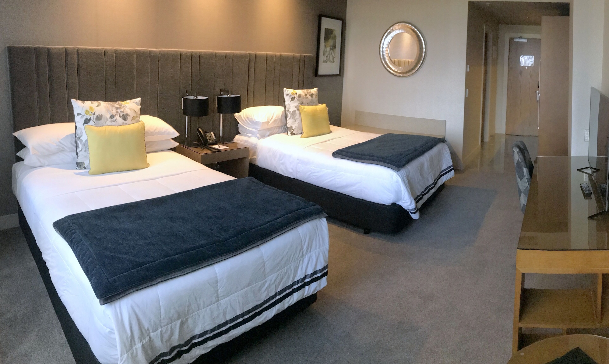 STUDIO, TWIN BEDS