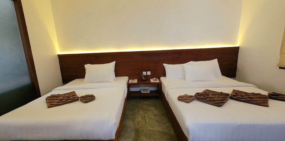 DELUXE, TWIN BEDS