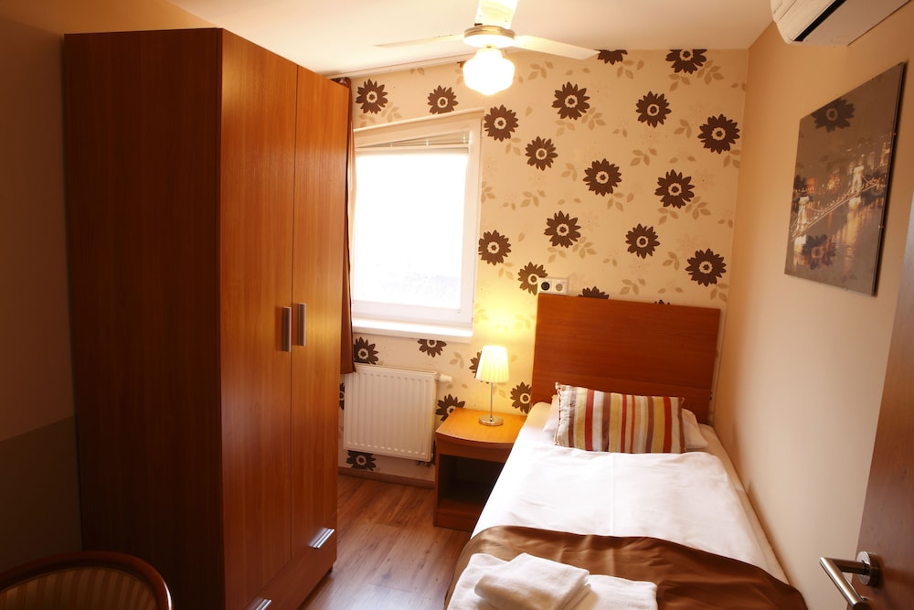 Six Inn Hotel Budapest 12/22